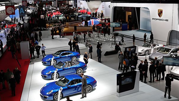 Crisis overshadows Paris Motor Show