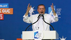 Erdogan eletto leader dell’AKP per la terza volta, promette altri dieci anni al potere