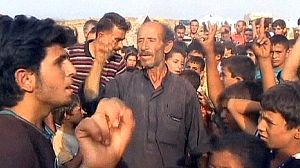 Refugees on Syrian border stage hunger strike