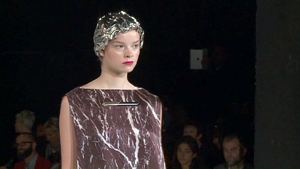Dietro le quinte di Hussein Chalayan