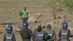 El despido de 12.000 mineros no aplaca las huelgas en Sudáfrica