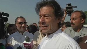 Pakistan: Imran Khan leads anti-drone march
