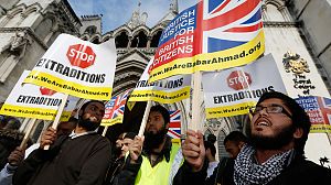 È giunto negli Usa Abu Hamza l’imam radicale estradato da Londra