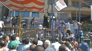 Egypt: pro and anti-Mursi protesters clash in Cairo