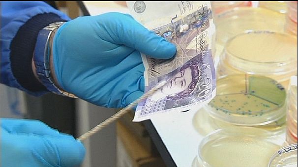 Una ricerca inglese: soldi sporchi pericolosi per la salute