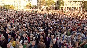 Government, opposition protesters rally in Budapest