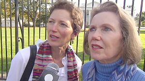 Romney closes gap with female voters