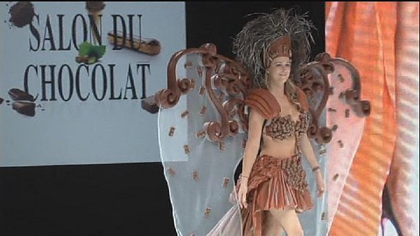 Gli abiti commestibili dei Saloni di Parigi