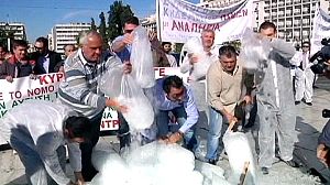 Protests outside parliament as Greece votes on 2013 austerity budget