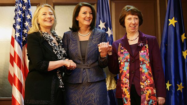 Clinton and Ashton urge Serb-Kosovan resolution