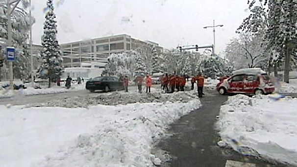 Heavy snow hits Beijing