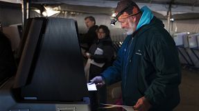 USA: gli sfollati dell’uragano Sandy al voto in seggi di fortuna
