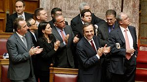 2013 Greek budget approved by a wide margin