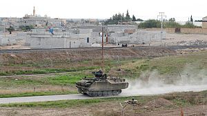Syrische Armee bombardiert weiter an türkischer Grenze