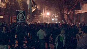 Protesters clash with security as Mursi declares rule by decree in Egypt