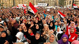 Cairo protestors denounce “autocratic decree” of President Mursi