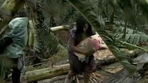 Philippines: Floods of refugees flee Typhoon Bopha