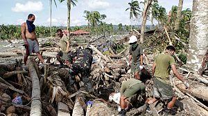 Philippines struggles in wake of Typhoon Bopha