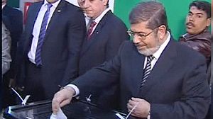 Huge Egyptian turnout leads to extended voting