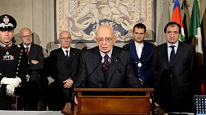 Italian president dissolves parliament