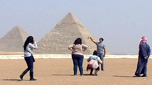 Qatar lends more cash to struggling Egypt