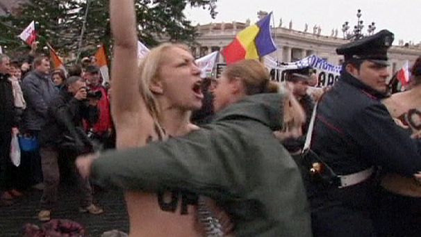 Femen disrupts Pope’s address