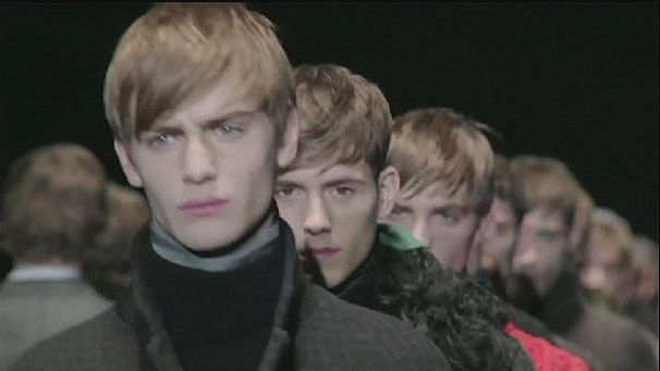 Milan fashion plays safe