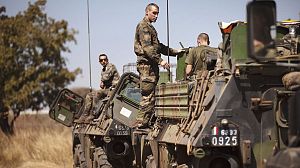 Hollande vows to ‘destroy the terrorists’ in Mali intervention