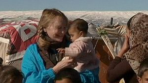 Mia Farrow demands aid for Syria refugees