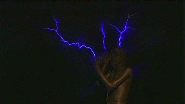 Van Herpen electrifies