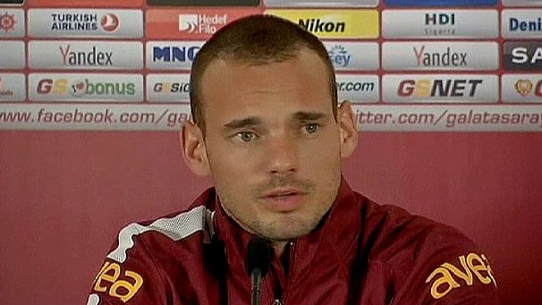 Sneijder completes switch to Galatasaray