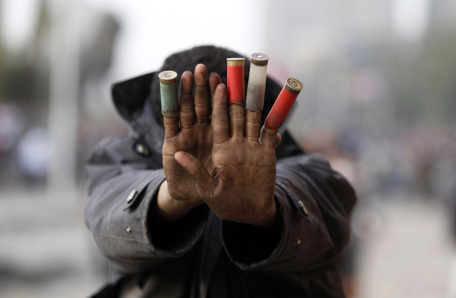 Violence flares on Cairo streets Violence flares on Cairo streets