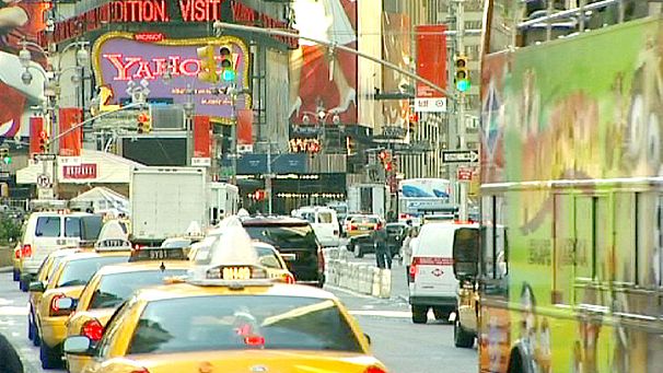 Surprise Q4 fall in US GDP