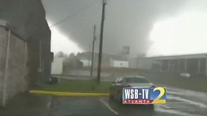 Unseasonal tornadoes lash US south