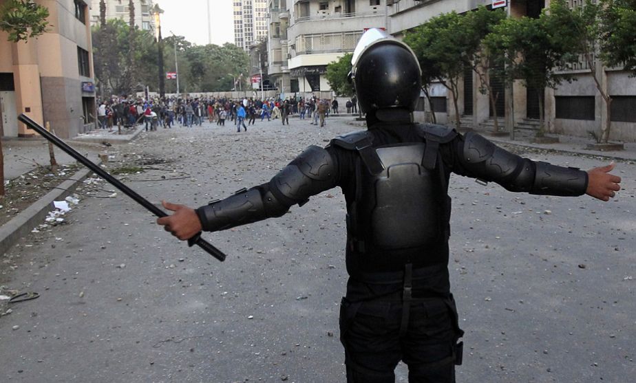 Egyptian riot police officer defies anti-Mursi protesters Egyptian riot police officer defies anti-Mursi protesters