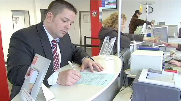 German jobs market strong, but retail sales weaken