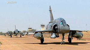 French resume attacks on Mali insurgents