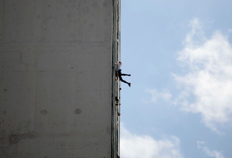 French 'Spider-Man' climbs Havana hotel French 'Spider-Man' climbs Havana hotel