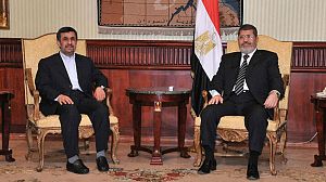 Iran’s Ahmadinejad in Egypt on historic visit
