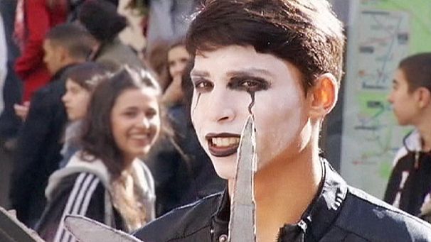 Spanish students protest education cuts