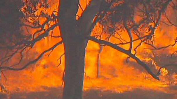 Bushfire crews tackle blaze in southern Tasmania
