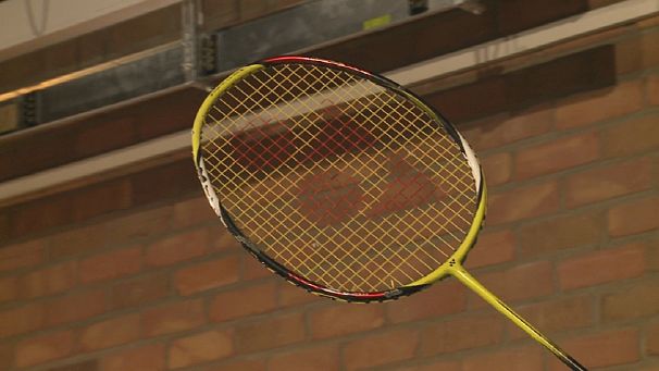 Giocare a badminton con un robot