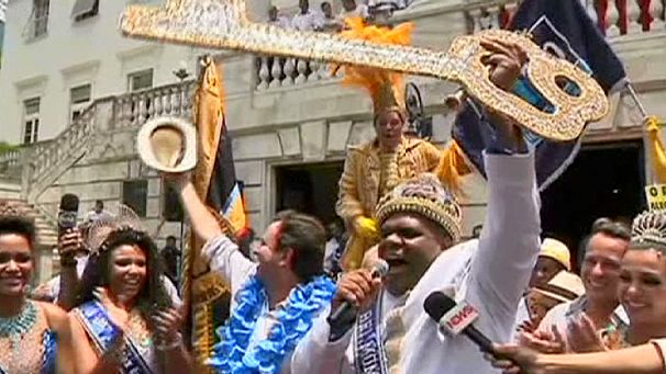 King Momo opens Rio Carnival