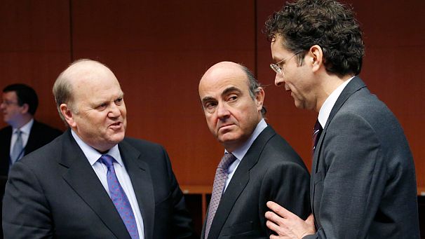 EU finance chiefs debate strong euro