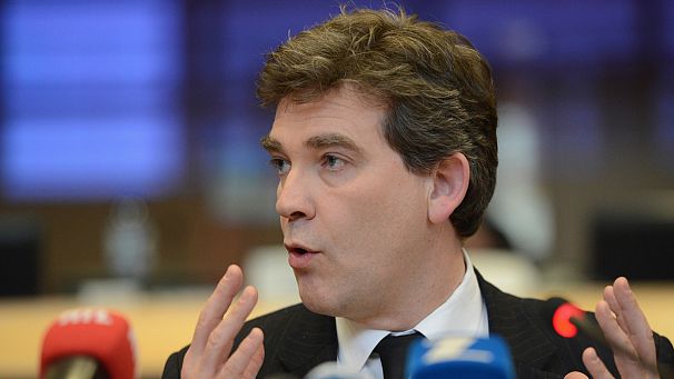 EU urges steel giant ArcelorMittal to postpone job cuts