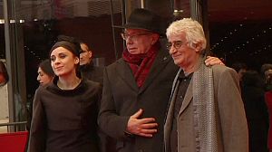 Iranian director defies a ban on filmmaking
