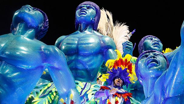 Rio’s samba schools chase Carnival title