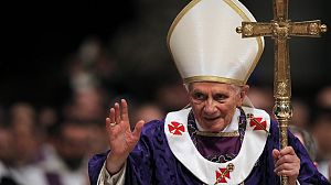 Benedict calls for Church unity in final public Mass