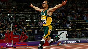 Oscar Pistorius charged with shooting girlfriend dead