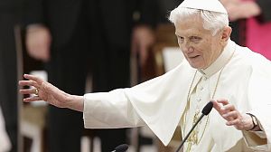 Papa despede-se de sacerdotes entre riso e lágrimas